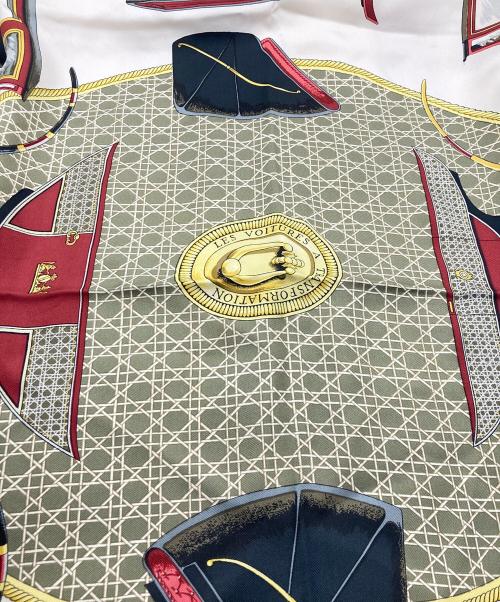 HERMES（エルメス）HERMES (エルメス) シルクスカーフ ベージュ×レッドの古着・服飾アイテム