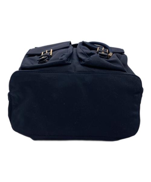 TORY BURCH（トリーバーチ）TORY BURCH (トリーバーチ) ナイロンフラップリュック ネイビーの古着・服飾アイテム