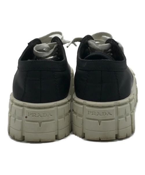 PRADA（プラダ）PRADA (プラダ) ダブルホイールナイロンギャバジンスニーカー ブラック サイズ:23.5の古着・服飾アイテム