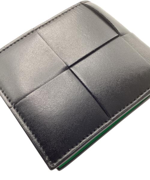 BOTTEGA VENETA（ボッテガベネタ）BOTTEGA VENETA (ボッテガベネタ) マキシ イントレチャート カセット2つ折り財布 ブラックの古着・服飾アイテム
