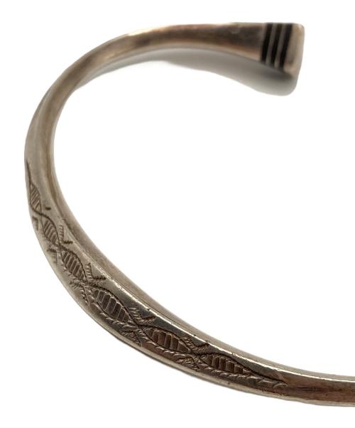 ADAWAT'N TUAREG（アダワットゥン トゥアレグ）Adawat'n Tuareg (アダワットゥン トゥアレグ) バングル グレーの古着・服飾アイテム