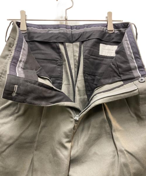 TOMORROW LAND（トゥモローランド）TOMORROW LAND (トゥモローランド) コットンレーヨン 2プリーツ ワイドストレート バレルパンツ カーキ サイズ:Sの古着・服飾アイテム