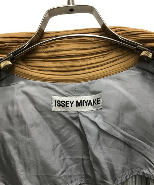 ISSEY MIYAKE（イッセイミヤケ）ISSEY MIYAKE (イッセイミヤケ) プリーツ 3B テーラードジャケット イエロー サイズ:Mの古着・服飾アイテム