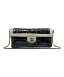 CHANEL（シャネル）の古着「チョコバーチェーンショルダーバッグ」｜ブラック×ホワイト