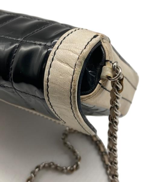CHANEL（シャネル）CHANEL (シャネル) チョコバーチェーンショルダーバッグ ブラック×ホワイトの古着・服飾アイテム