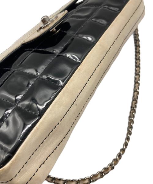 CHANEL（シャネル）CHANEL (シャネル) チョコバーチェーンショルダーバッグ ブラック×ホワイトの古着・服飾アイテム