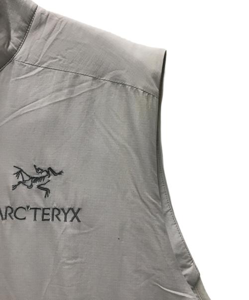 ARC'TERYX（アークテリクス）ARC'TERYX (アークテリクス) ATOM SL VEST グレー サイズ:Sの古着・服飾アイテム