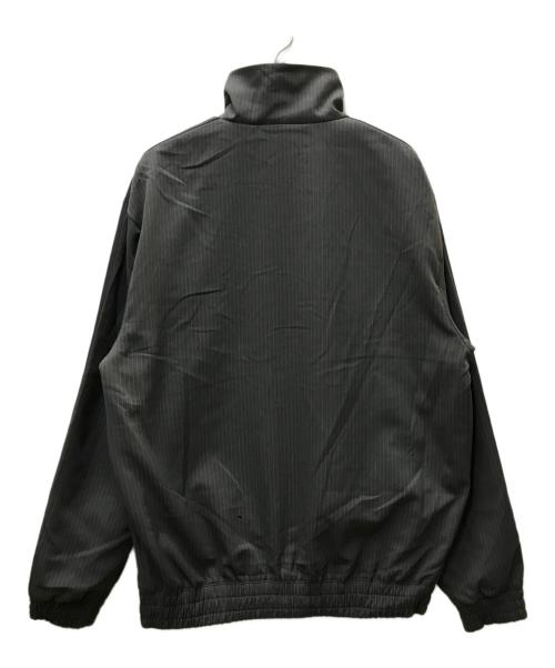adidas（アディダス）adidas (アディダス) ファイヤーバード ルーズ ピンストライプ トラックトップ グレー サイズ:Mの古着・服飾アイテム