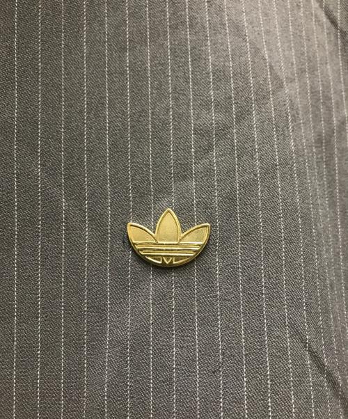 adidas（アディダス）adidas (アディダス) ファイヤーバード ルーズ ピンストライプ トラックトップ グレー サイズ:Mの古着・服飾アイテム