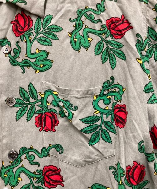 UNUSED（アンユーズド）UNUSED (アンユーズド) Rose Pattern Short-Sleeve Shirt グレー サイズ:3の古着・服飾アイテム