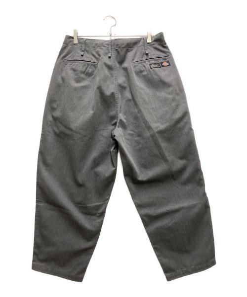 Dickies（ディッキーズ）Dickies (ディッキーズ) FAT (エフエーティー) ワイドチノタイプパンツ グレー サイズ:SKINNYの古着・服飾アイテム