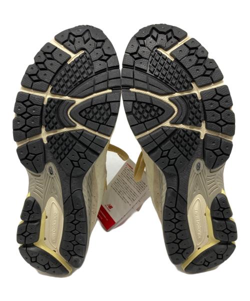 NEW BALANCE（ニューバランス）NEW BALANCE (ニューバランス) AURALEE (オーラリー) M2002RE1 ベージュ サイズ:US 9 1/2の古着・服飾アイテム