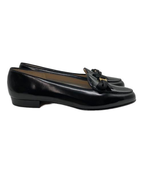 Salvatore Ferragamo（サルヴァトーレ フェラガモ）Salvatore Ferragamo (サルヴァトーレ フェラガモ) リボンエナメルローファーパンプス ブラック サイズ:23.5の古着・服飾アイテム