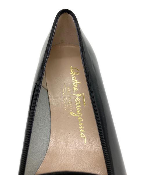Salvatore Ferragamo（サルヴァトーレ フェラガモ）Salvatore Ferragamo (サルヴァトーレ フェラガモ) リボンエナメルローファーパンプス ブラック サイズ:23.5の古着・服飾アイテム