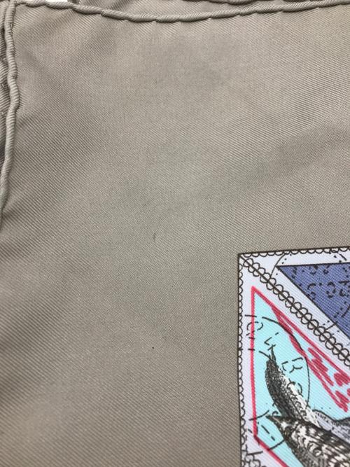 HERMES（エルメス）HERMES (エルメス) CORRESPONDANCE シルクスカーフ グレーの古着・服飾アイテム