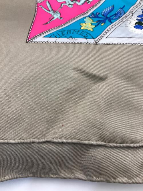 HERMES（エルメス）HERMES (エルメス) CORRESPONDANCE シルクスカーフ グレーの古着・服飾アイテム