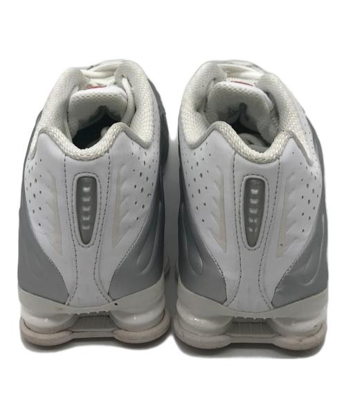 NIKE（ナイキ）NIKE (ナイキ) SHOX R4 ホワイト サイズ:26の古着・服飾アイテム