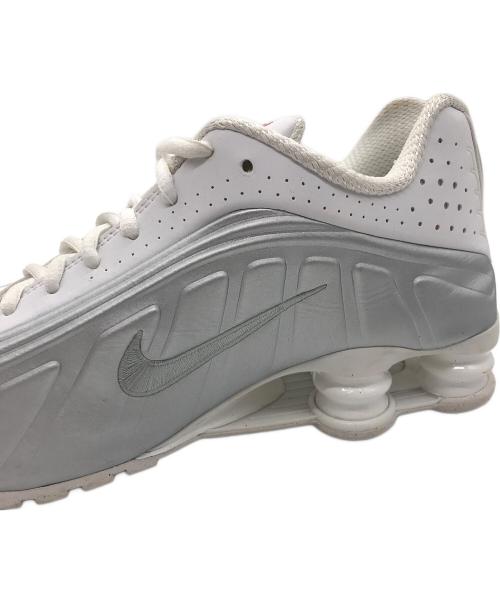 NIKE（ナイキ）NIKE (ナイキ) SHOX R4 ホワイト サイズ:26の古着・服飾アイテム