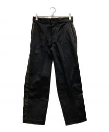 TOGA PULLA×Dickies（トーガ プルラ×ディッキーズ）の古着「レザーサイドラインコラボパンツ」｜ブラック