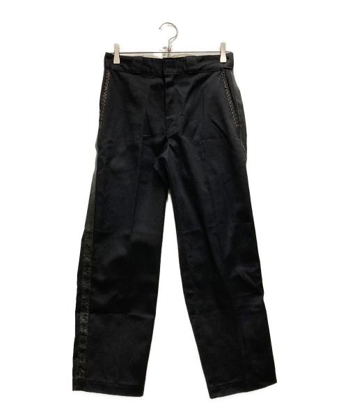 TOGA PULLA（トーガ プルラ）TOGA PULLA (トーガ プルラ) Dickies (ディッキーズ) レザーサイドラインコラボパンツ ブラック サイズ: 73.5cm (W29)の古着・服飾アイテム