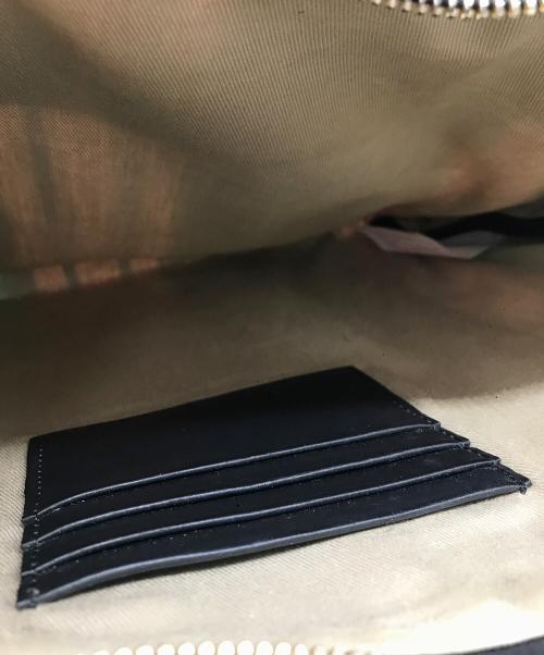 MARNI（マルニ）MARNI (マルニ) GLOSSY STRIPEDGRIP  クラッチバッグ ピンク×ネイビーの古着・服飾アイテム