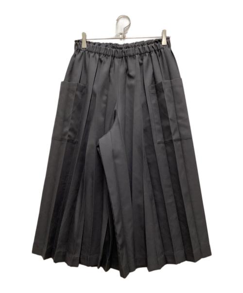 me ISSEY MIYAKE（ミーイッセイ ミヤケ）me ISSEY MIYAKE (ミーイッセイ ミヤケ) プリーツ ワイド パンツ グレー サイズ:FREEの古着・服飾アイテム