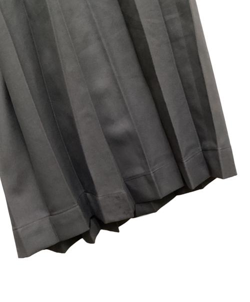 me ISSEY MIYAKE（ミーイッセイ ミヤケ）me ISSEY MIYAKE (ミーイッセイ ミヤケ) プリーツ ワイド パンツ グレー サイズ:FREEの古着・服飾アイテム