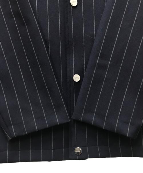 KITH（キス）KITH (キス) Pinstripe Doubleknit Coaches Jacket ネイビー サイズ:Mの古着・服飾アイテム