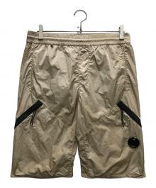 C.P COMPANY（シーピーカンパニー）の古着「Chrome-R Lens Nylon Zipper Half Pants / Shorts ハーフパンツ」｜ベージュ