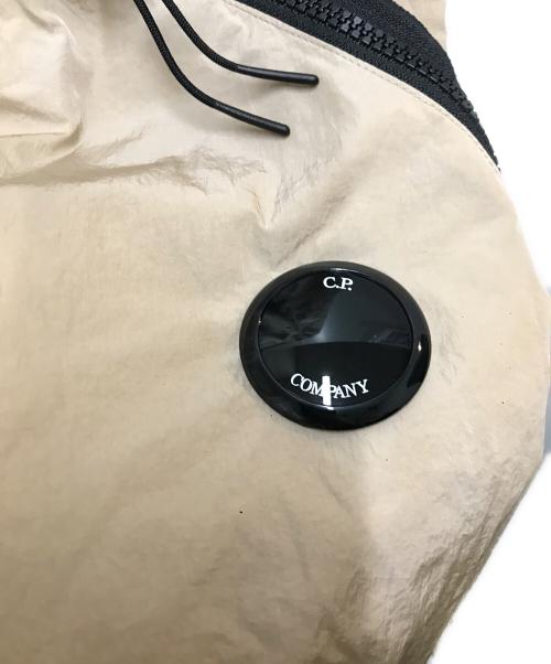C.P COMPANY（シーピーカンパニー）C.P COMPANY (シーピーカンパニー) Chrome-R Lens Nylon Zipper Half Pants / Shorts ハーフパンツ ベージュ サイズ:46の古着・服飾アイテム