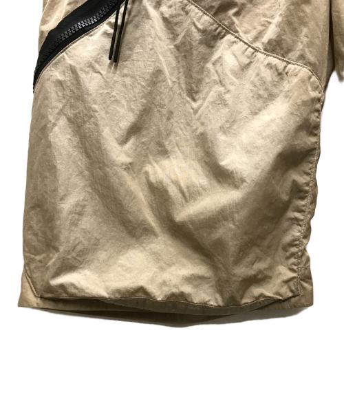 C.P COMPANY（シーピーカンパニー）C.P COMPANY (シーピーカンパニー) Chrome-R Lens Nylon Zipper Half Pants / Shorts ハーフパンツ ベージュ サイズ:46の古着・服飾アイテム