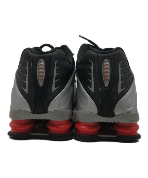 NIKE（ナイキ）NIKE (ナイキ) SHOX R4 METALLIC SILVER/METALLIC SILVER-BLACK ブラック サイズ:26.5cmの古着・服飾アイテム