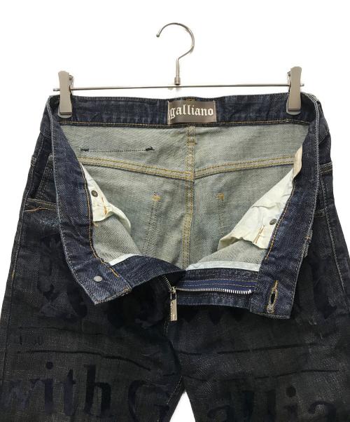 GALLIANO（ガリアーノ）GALLIANO (ガリアーノ) ベロアプリントデニムパンツ インディゴ サイズ:W34の古着・服飾アイテム