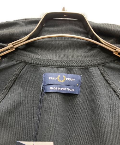 FRED PERRY（フレッドペリー）FRED PERRY (フレッドペリー) コントラストテープトラックジャケット ブラック サイズ:Mの古着・服飾アイテム
