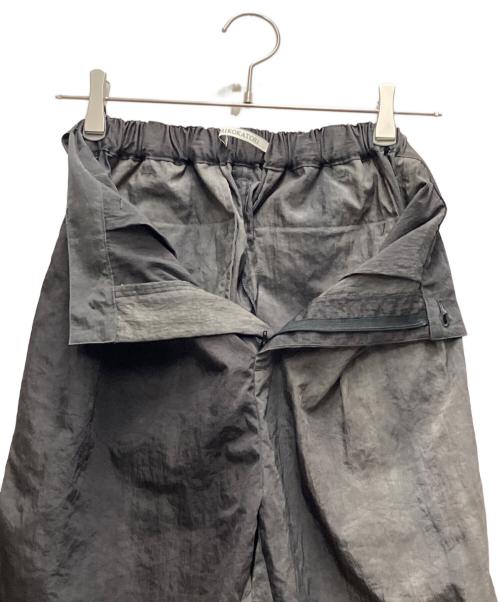 ERiKOKATORi（エリコカトリ）ERIKOKATORI (エリコカトリ) flow dye nylon shorts ナイロンハーフパンツ グレー サイズ:FREEの古着・服飾アイテム