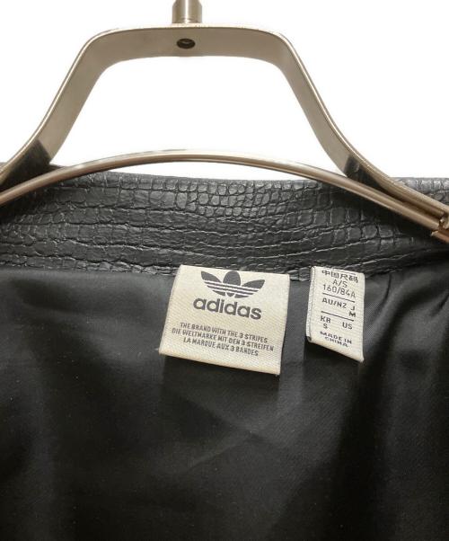 adidas（アディダス）adidas (アディダス) プレミアムフェイクレザートラックトップ ブラック サイズ:Mの古着・服飾アイテム