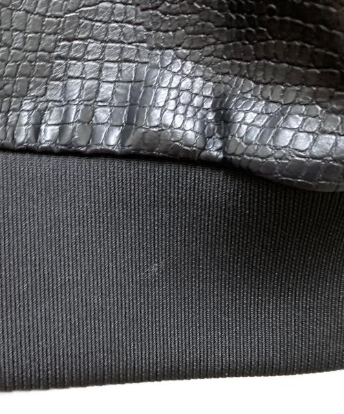 adidas（アディダス）adidas (アディダス) プレミアムフェイクレザートラックトップ ブラック サイズ:Mの古着・服飾アイテム
