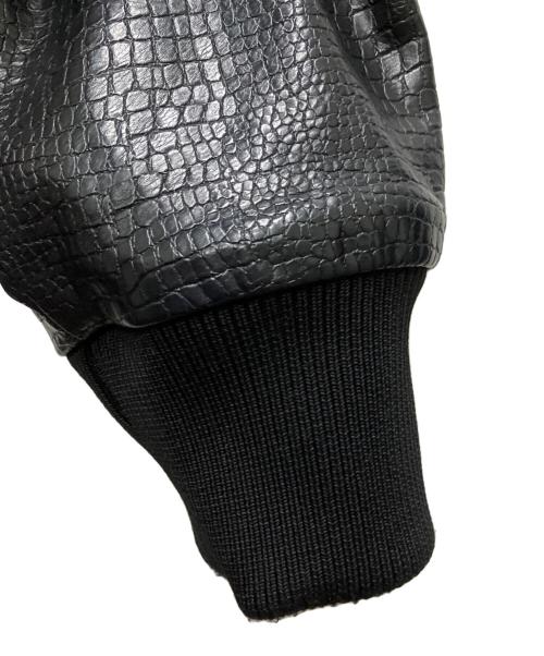 adidas（アディダス）adidas (アディダス) プレミアムフェイクレザートラックトップ ブラック サイズ:Mの古着・服飾アイテム