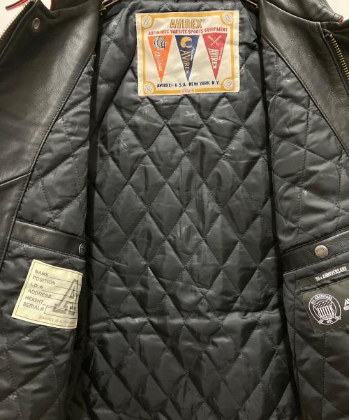 AVIREX（アヴィレックス）AVIREX (アヴィレックス) VARSITY JACKET RED AXES ブラック×レッド サイズ:Mの古着・服飾アイテム