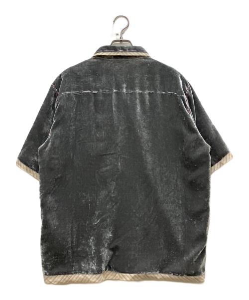 masu（エムエーエスユー）MASU (エムエーエスユー) UNEVEN VELVET HALF SLEEVE SHIRT グレー サイズ:48の古着・服飾アイテム