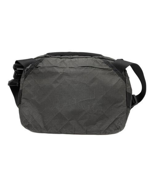 AER（エアー）Aer (エアー) Day Sling 4 Max Ultra ブラックの古着・服飾アイテム
