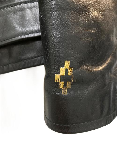 MARCELO BURLON（マルセロバーロン）MARCELO BURLON (マルセロバーロン) バックプリントダブルライダース ブラック サイズ:Sの古着・服飾アイテム