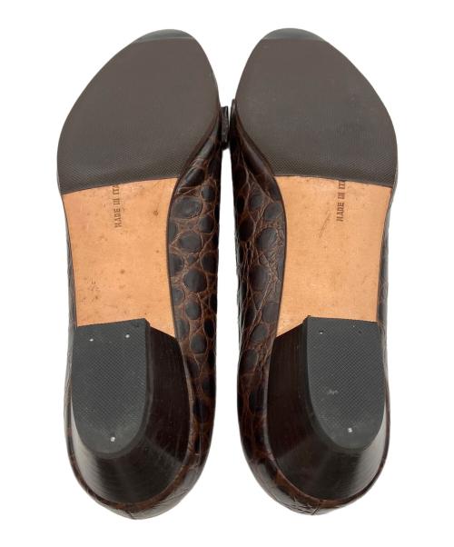 Salvatore Ferragamo（サルヴァトーレ フェラガモ）Salvatore Ferragamo (サルヴァトーレ フェラガモ) バラリボン型押しパンプス ブラウン サイズ:7の古着・服飾アイテム
