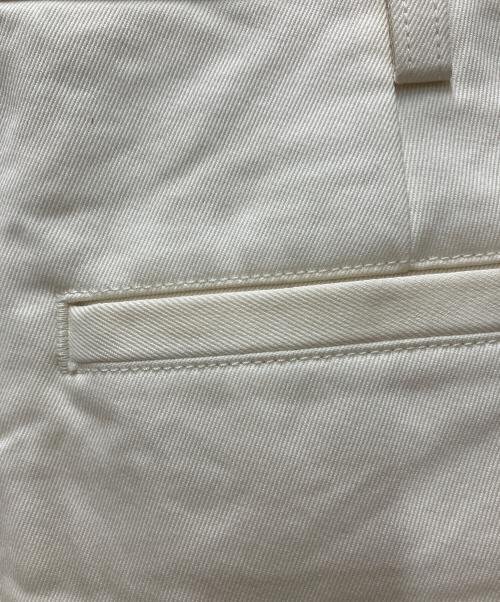 AURALEE（オーラリー）AURALEE (オーラリー) WASHED FINX CHINO ONEーTUCK PANTS ホワイト サイズ:4の古着・服飾アイテム