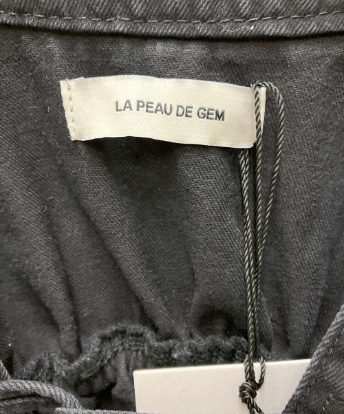la peau de gem（ラポドゥジェム）la peau de gem (ラポドゥジェム) toggle blouse ブラック サイズ:FREEの古着・服飾アイテム