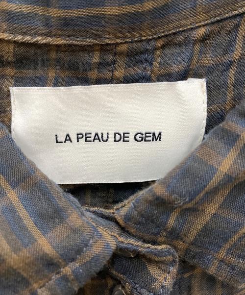 la peau de gem（ラポドゥジェム）la peau de gem (ラポドゥジェム) ドロストチェックシアーシャツ ネイビー×ブラウン サイズ:FREE 未使用品の古着・服飾アイテム