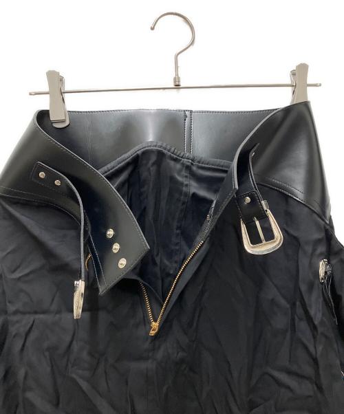 TOGA PULLA（トーガ プルラ）TOGA PULLA (トーガ プルラ) バックルベルト付きスカート ブラック サイズ:34の古着・服飾アイテム