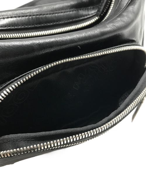 MARGE SHER WOOD（マージシャーウッド）MARGE SHER WOOD (マージシャーウッド) OUTPOCKET HOBO MINI BAG ブラックの古着・服飾アイテム