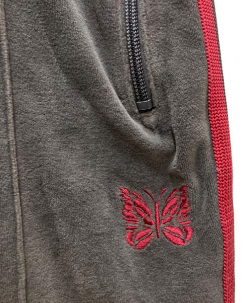 Needles（ニードルズ）Needles (ニードルズ) Narrow Track Pant - C/PE Velour グレー サイズ:Sの古着・服飾アイテム