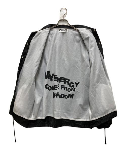 CDG（シーディージー）CDG (シーディージー) バッグプリントコーチジャケット ブラック サイズ:Ｌの古着・服飾アイテム
